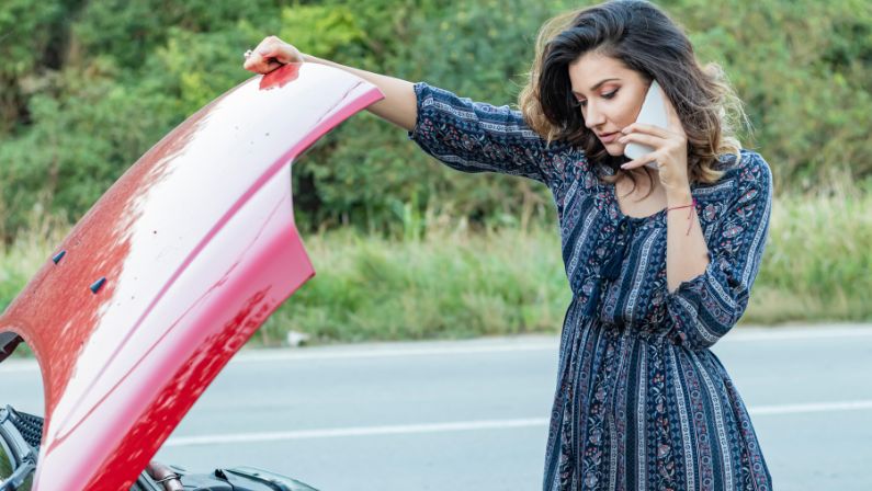 woman with car problem